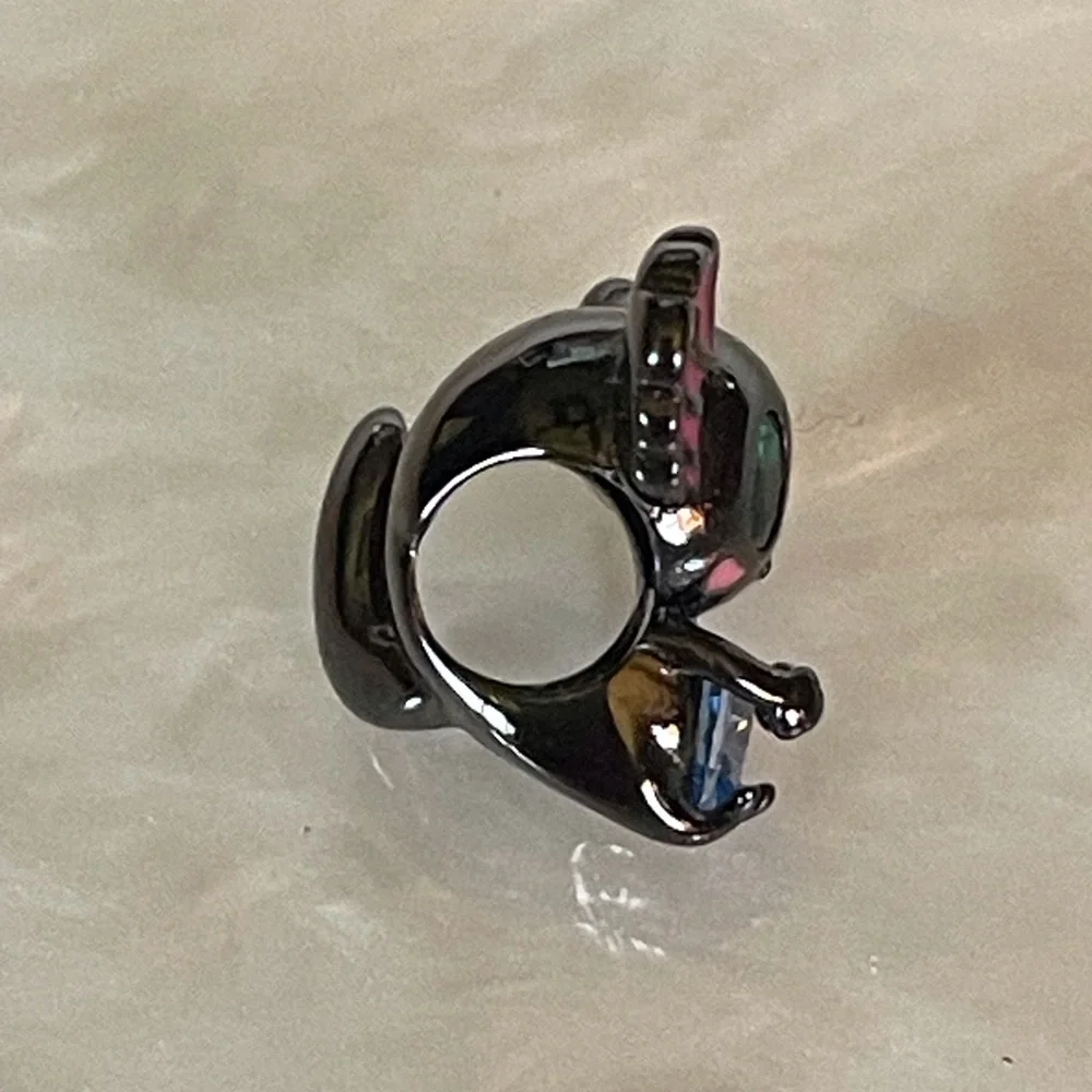 Bracelet Charm Black Salamander Holding Blue Rhinestone Heart - Picture 6 of 9